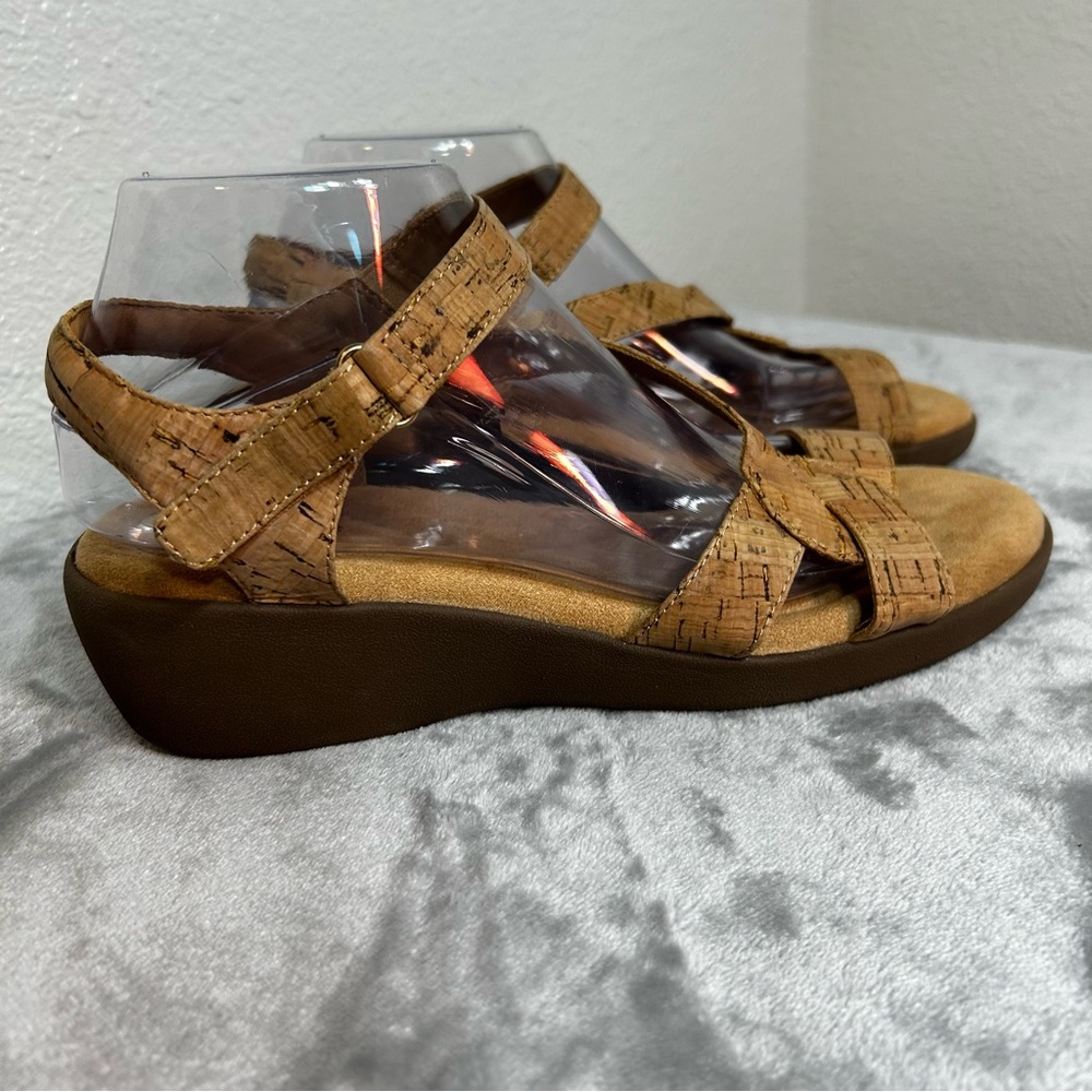 Easy Spirit Women's Minny Low Wedge Sandal Women’s Size 9 Wide Tan Adjustable